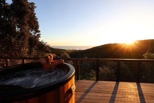 Raglan Apartamento | Foudre Suite with Hot Tub at Barrelled Wines Raglan