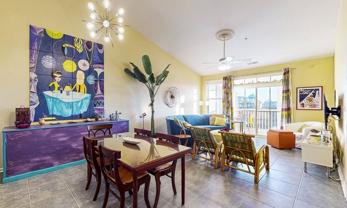Sunset Island Condominio | Fountain-view 4th-floor condo with 3 private beaches, pools, gym, balcony, W/D