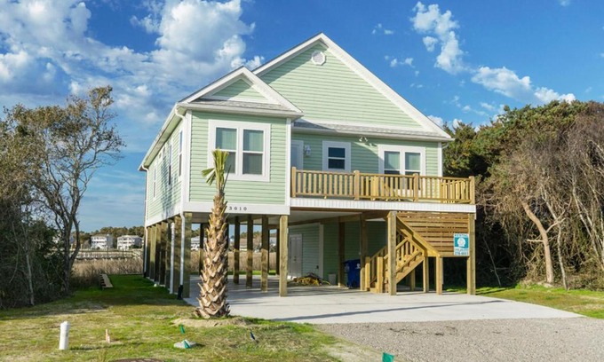 Long Beach Casa | Fountains Folly by Oak Island Accommodations