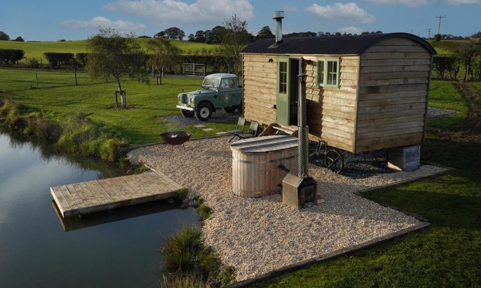 Donaghadee Otro | Four Acres Farm Shepherds Huts