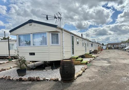 Glasgow Apartamento | Four-bed Delta Caravan, Uddingston, Glasgow Located in Uddingston, Glasgow at Maryville Caravan Site