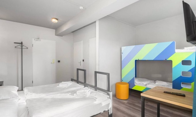 Suedvorstadt Casa | Four-bed room, shower, WC - a&o Dresden Hauptbahnhof