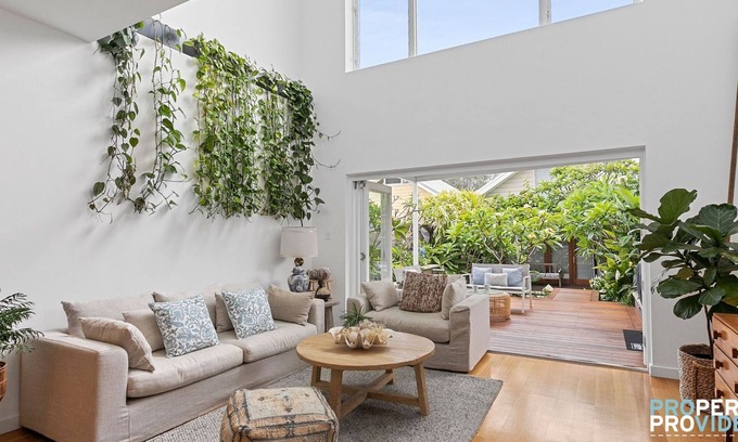 Manly Casa | Four Bed Tropical Oasis with Spa in Manly!