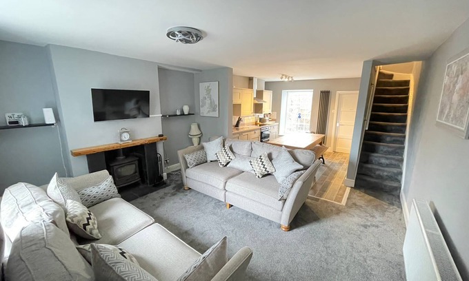 Bala Casa | Four bedded grade two listed 1800's house on chapel grounds