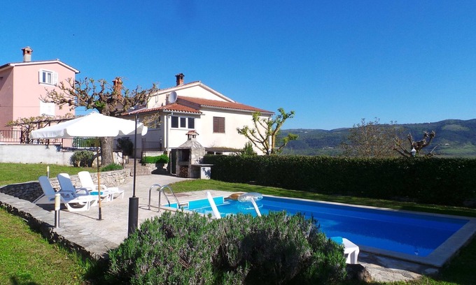 Brkac Apartamento | Apartamento de cuatro habitaciones con un balcon Motovun - Bataji, Sredisnja Istra (A-7069-a)