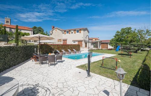 Nova Vas Casa | Four-Bedroom Apartment In Nova Vas