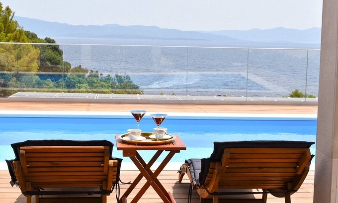Gdinj Apartamento | Apartamento de cuatro habitaciones con terraza y vista al mar Bahía Tvrdni Dolac, Hvar (A-6112-a)