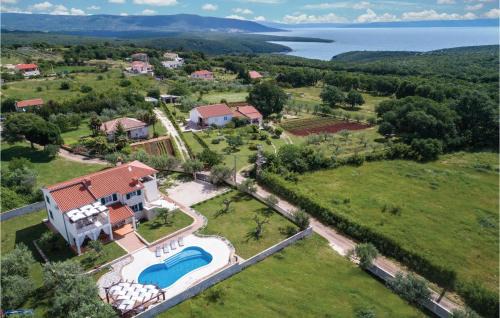 Peruski Casa | Four-Bedroom Holiday Home With Sea View In Krnica