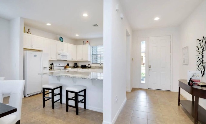 Davenport Casa | Four Bedroom Pool Home -- 2654 RC -- Vusa Four Bedroom Pool Home