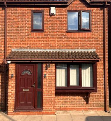 Smethwick Casa | Four Bedrooms and Two Bathrooms up to Nine People