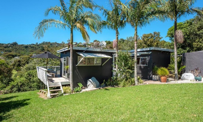 Onetangi Casa | Four Palms Cottage - Onetangi Holiday Home
