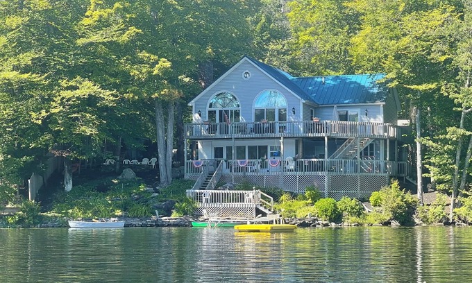 Ludlow Casa | Four Season Ski, Lake & Golf Chalet on Beautiful Lake Rescue in Ludlow