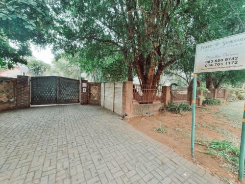 Lephalale Casa | Four Seasons Guesthouse - Hardekool 7