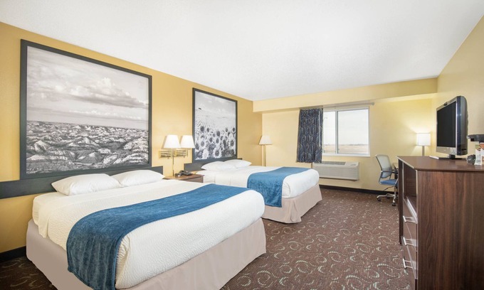 Bottineau Hotel | Four Seasons Inn