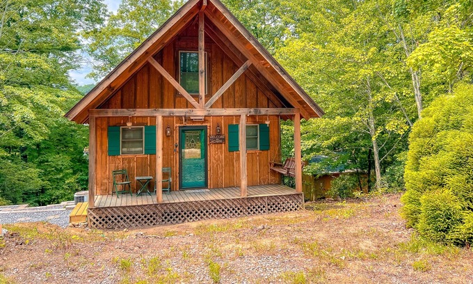 Purlear Cabina | Fourth of July Available! 1BR/1BA Cabin In Buck Mtn Community w/Wi-Fi
