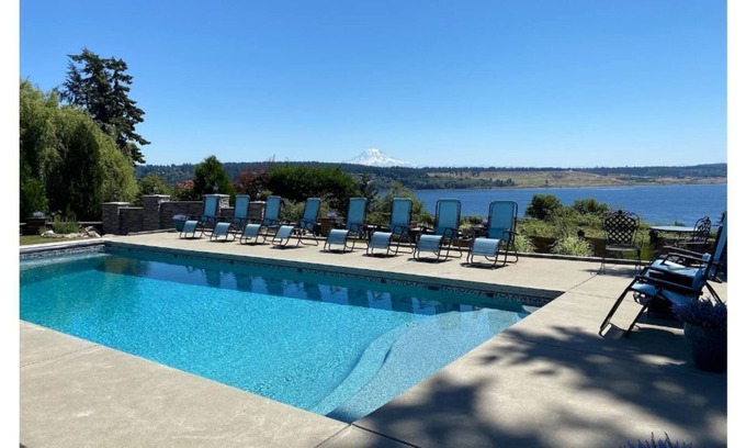 Fox Island Apartamento | FOX LODGE - Relax. Refresh. Restore. (2-bdrm, pool, hot tub & view!)