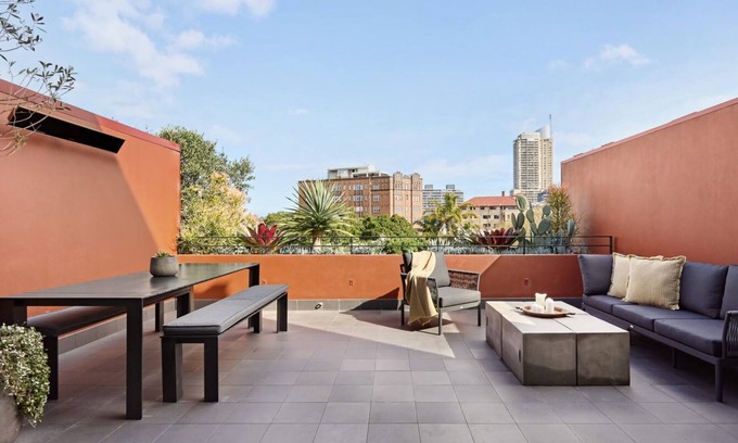 Elizabeth Bay Apartamento | Fox on Macleay is a Two Bedroom Apartment