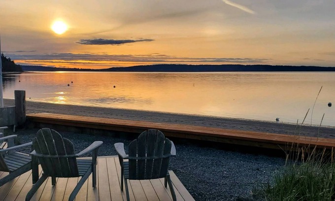 Langley Casa | Fox Spit Bungalow by AvantStay | Waterfront