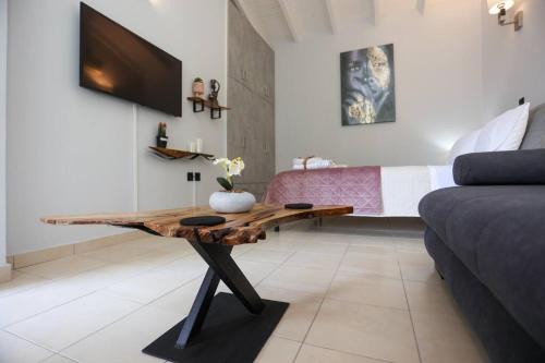 Alepou Casa | Fox Studio, Corfu