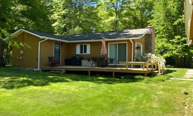 Indian River Casa | Foxes Den Country Corner Home off Round Point. Mullett Lake Access under 1 Mile