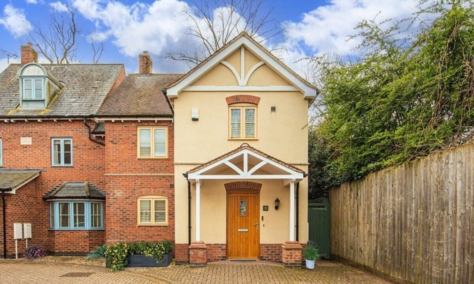 Quorn Casa | Foxglove House Summar