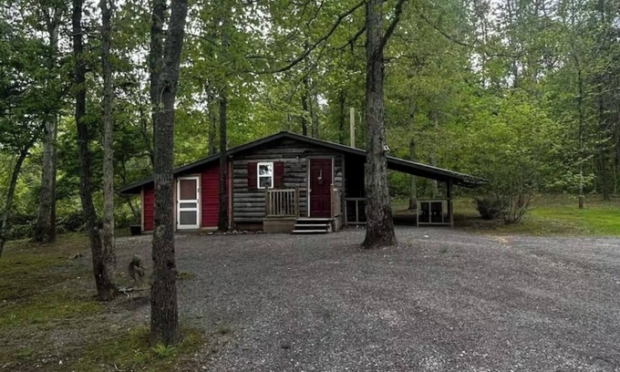 Groveoak Cabina | Fox’s Den Close to Town! Perfect for fishermen and Albertville Sand Mtn park