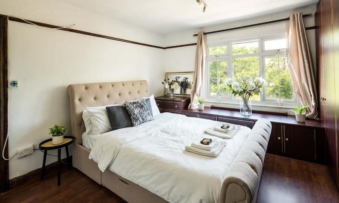 Childs Hill Apartamento | Foxter Properties Golders Green 4-bedroom house with patio