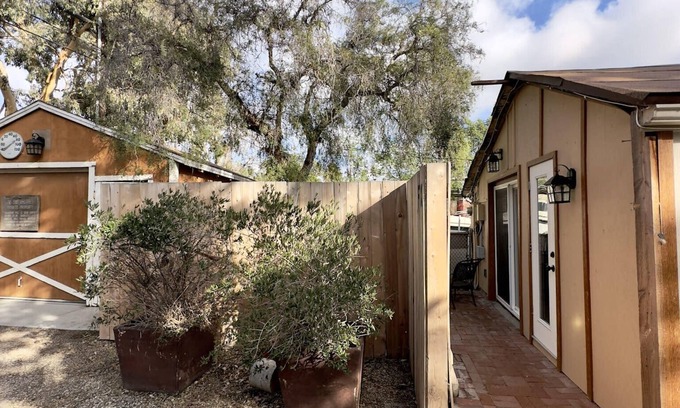 Mesa Verde Apartamento | Foxtrot - Costa Mesa, Newport Beach, Couples Unit