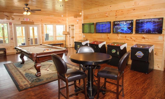 Pittman Center Casa | Foxwood Mansion Cabin