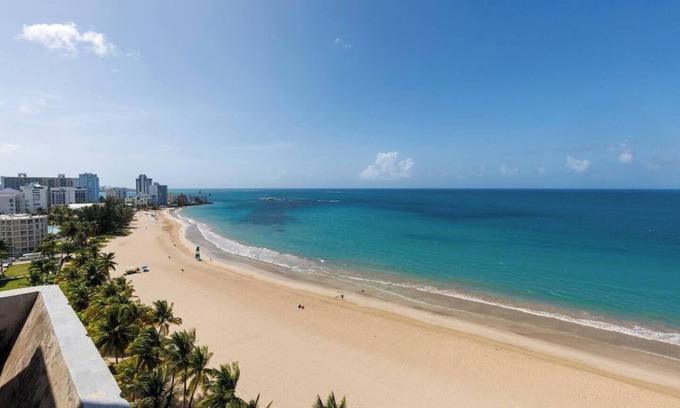 Campamento Pinones Apartamento | Foxwoods Casino & Beachfront Bliss- Isla Verde Escape