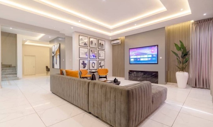 Ofin Hotel | FQR Shortlet
