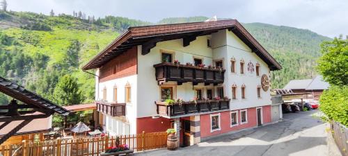 Praegraten am Grossvenediger Casa | Frühstückspension Knappaschneider