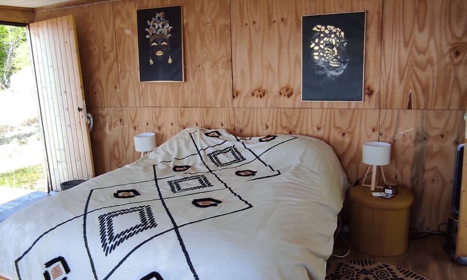 Eclaron-Braucourt-Sainte-Liviere Cabina | Wooden hut on stilts at Lac du Der - Nature escape & unusual charm