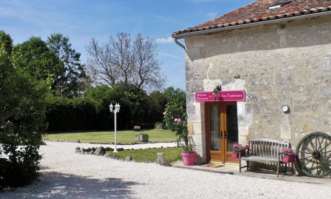 La Rochebeaucourt-et-Argentine Casa | Renovated barn with private pool