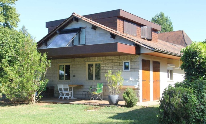 Rouffignac-Saint-Cernin-de-Reilhac Casa | Pequeña Casa Independiente en Rouffignac – Encanto Natural, Terraza, Spa y Talleres Culinarios