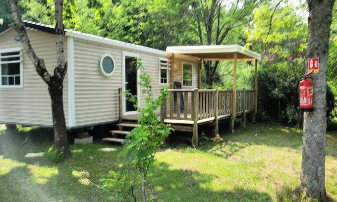 Rouffignac-Saint-Cernin-de-Reilhac Casa | Flower Camping Les Terrasses de Dordogne *** - Mobile home Premium 30 m2 (3 bedrooms) terrace semi-covered 15m2 + TV + LV + Clim 6 persons