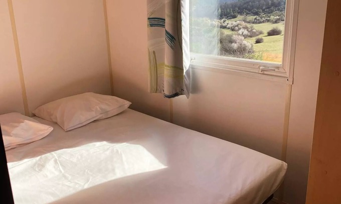Rouffignac-Saint-Cernin-de-Reilhac Casa | Flower Camping Les Terrasses de Dordogne *** - Mobile Home Chêne Confort 23m² (2 bedrooms - 5 people) - covered terrace 10m2 - Saturday/Saturday 5 people