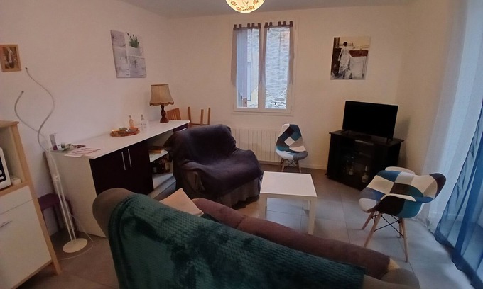 Saint-Geniez-d'Olt Apartamento | Charming T4 duplex in the heart of the village