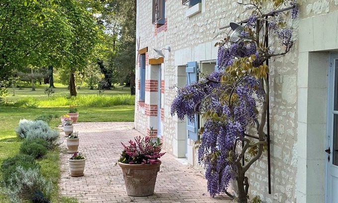 Saint-Gervais-les-Trois-Clochers Casa | Farmhouse in Poitou