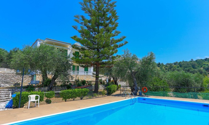 Agios Spyridon Corfu Apartamento | Apartamento Fran: acogedor apartamento con piscina compartida, opciones de desayuno y cerca de la playa