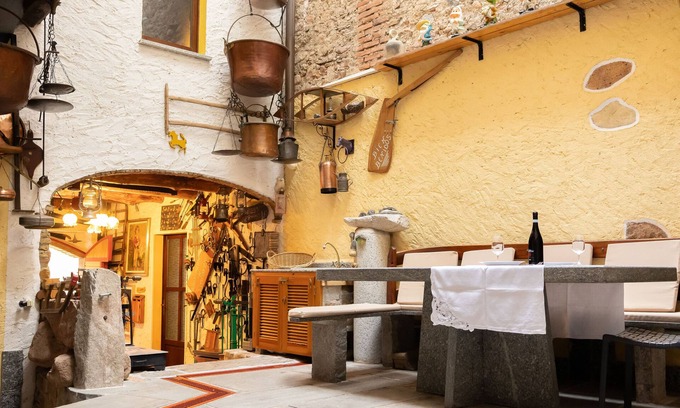 Brusimpiano Apartamento | Franco's Court [4 Apartments]