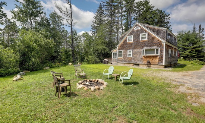 Franconia Casa | Franconia Escape on Half Acre w/ Fire Pit & Deck!