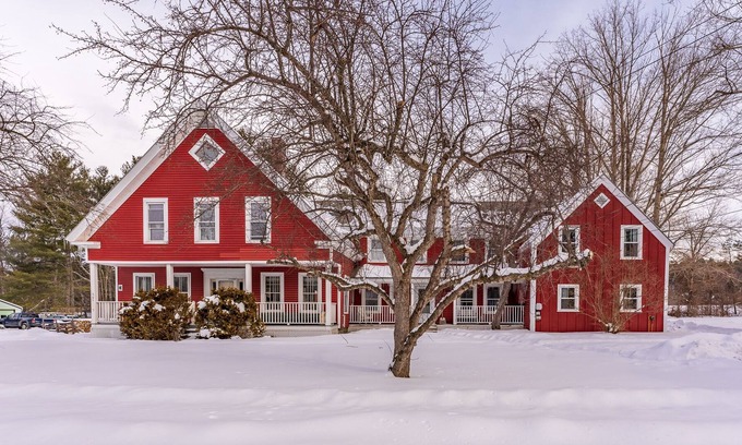 Franconia Apartamento | Franconia Village Retreat - homey small town feel 3 miles from Cannon Ski Area! AC in bedrooms!