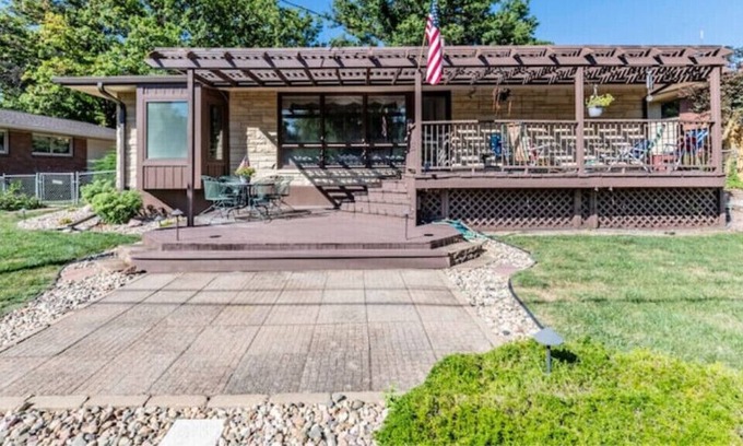North Central Omaha Casa | Frank Lloyd WrightishMid Century Mod Time Capsule