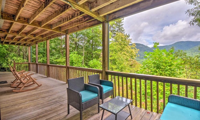 Franklin Casa | Franklin Cabin with Game Room, Mountain-View Deck