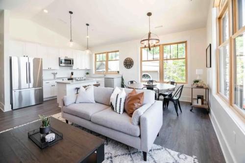 Blowing Rock Casa | Franklin on Main