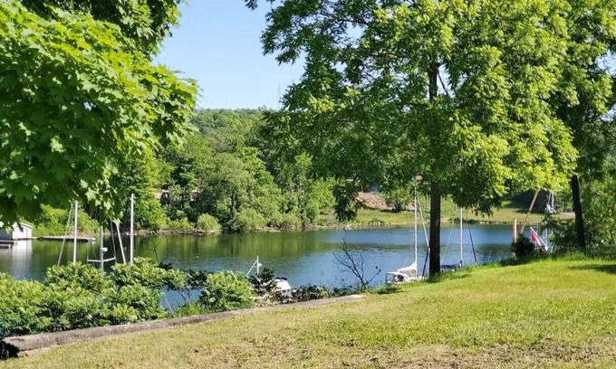 Prince Edward Casa | Franklin's Corner Overlooking Picton Bay