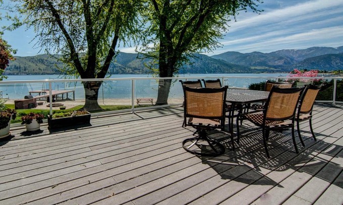 Manson Casa | Fray's Lane Waterfront Home