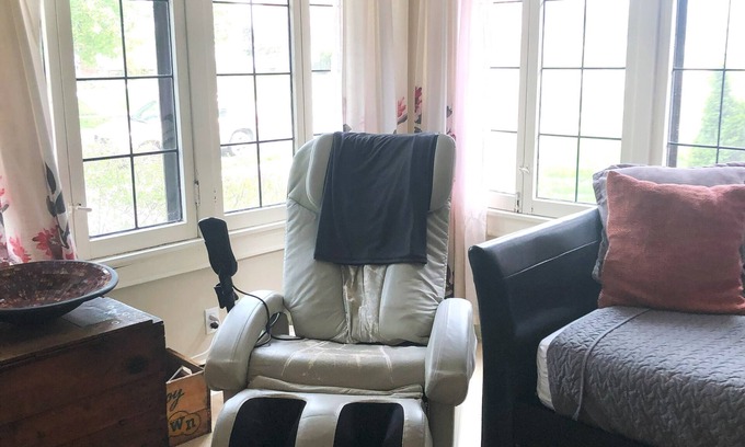 Downer Woods Casa | Frederick House: Clean, Spacious East Side Lower Flat