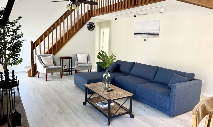 Bushkill Casa | ★★★★★ PERFECTO PARA TODOS LOS 3 niveles con SAUNA, FIRE-PIT, 7 televisores, ropa de cama sin cargo